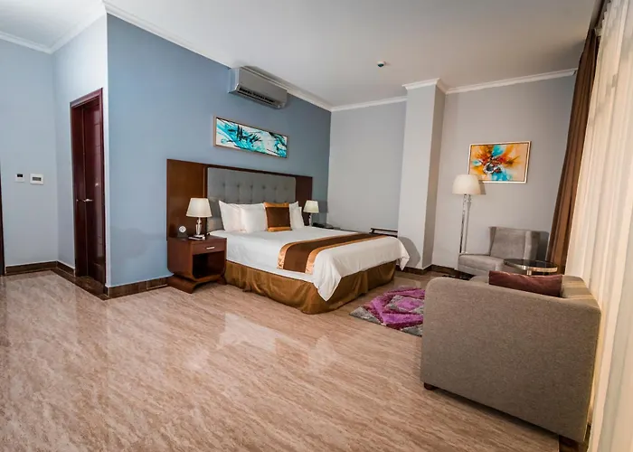 City Plaza Hotel&Suites