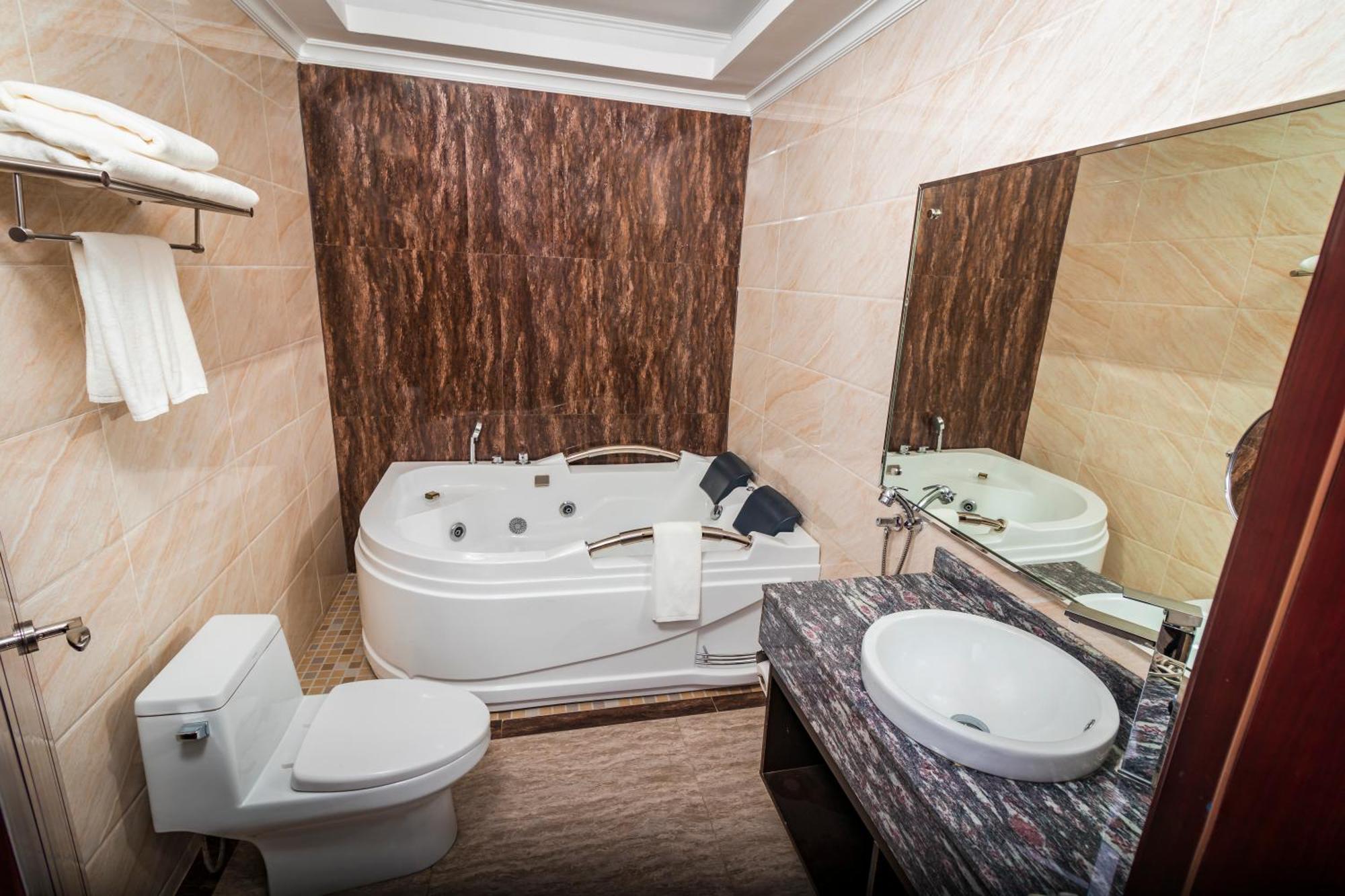 Plaza Hotel&suites 4*