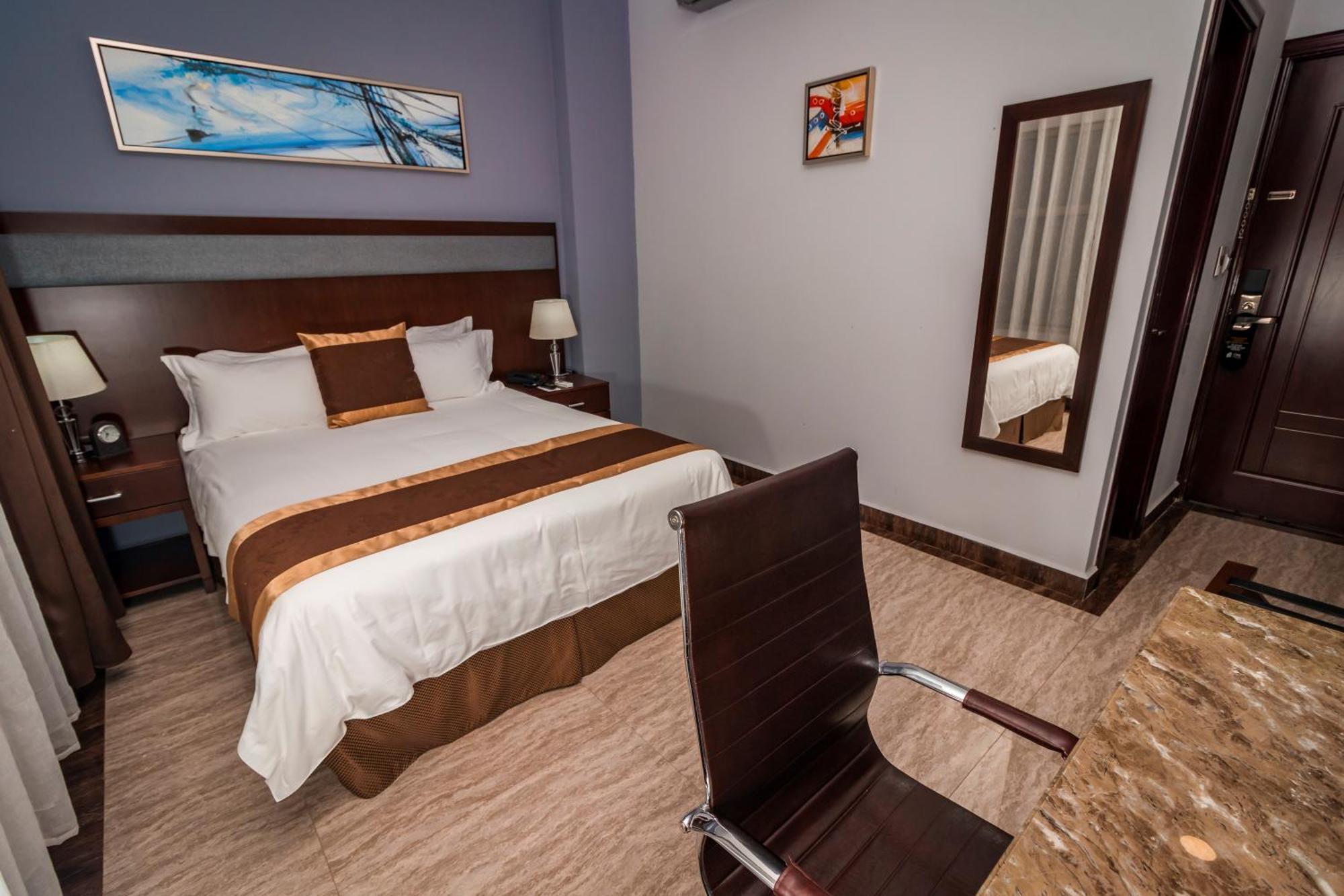 Hotel Plaza Hotel&suites 4*