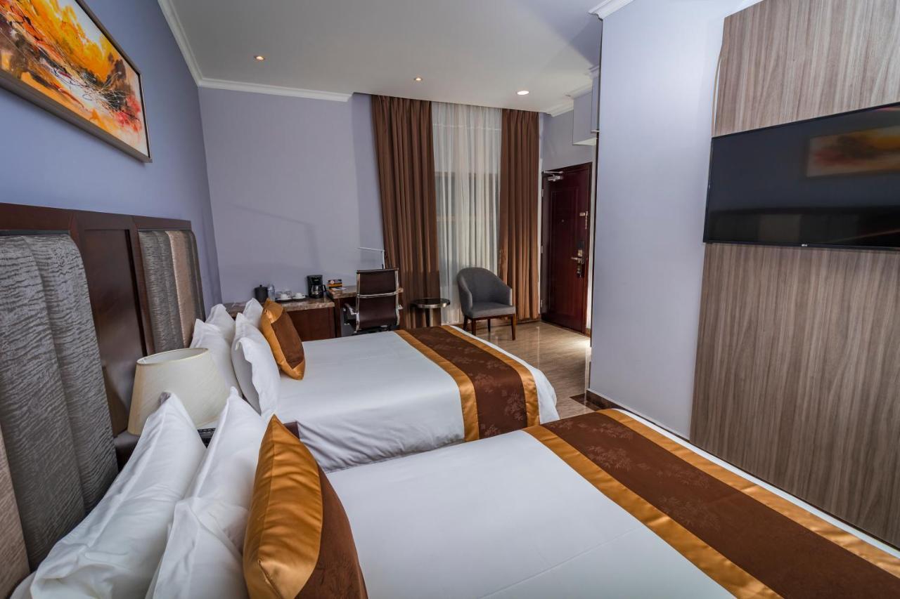 Plaza Hotel&suites Hotel